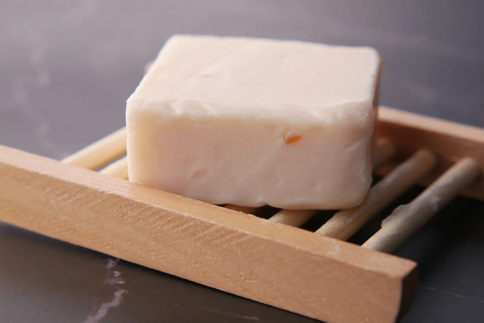 Cosmétiques solides : 3 raisons d'en proposer dans sa gamme de produits