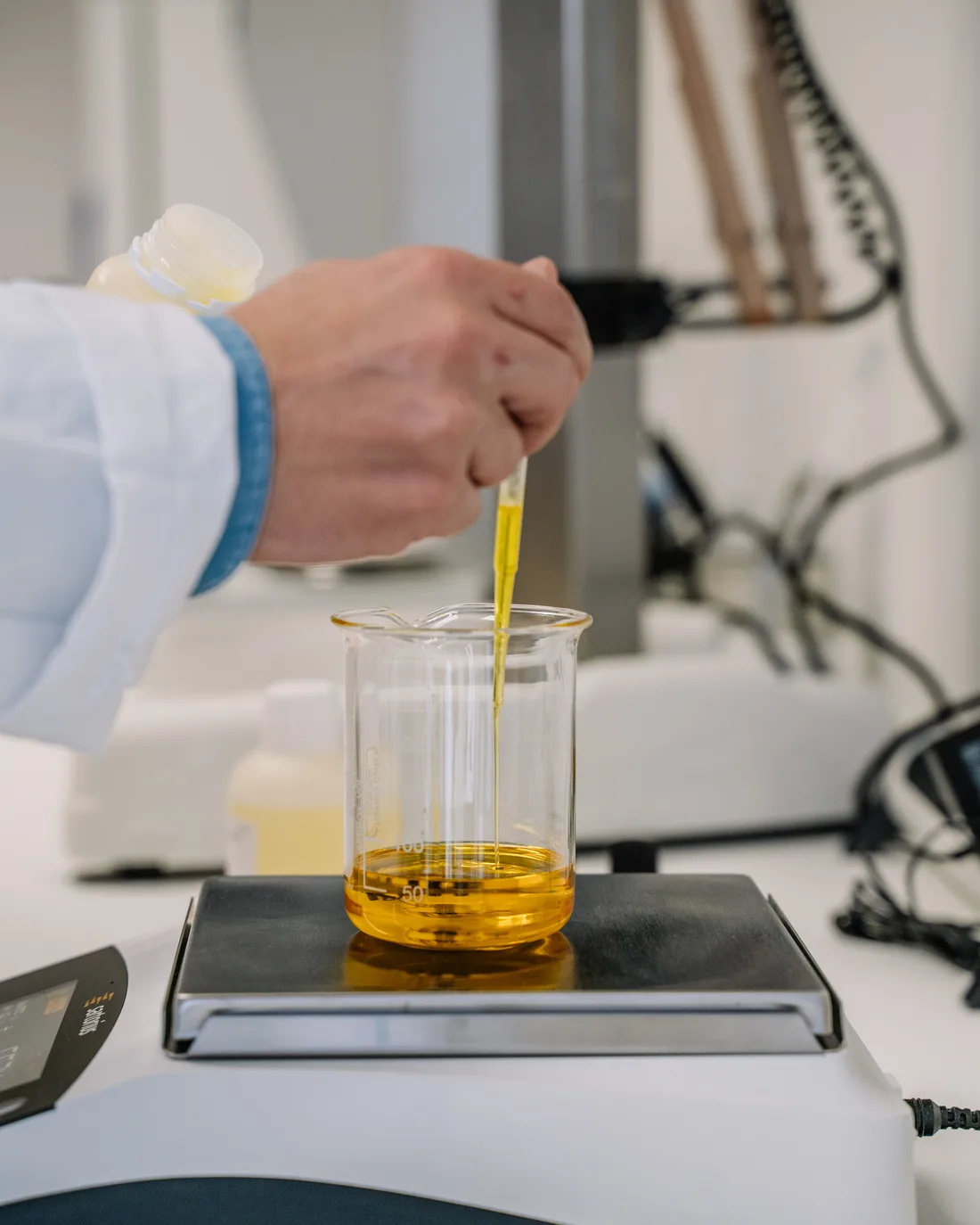 Pesée des actifs au laboratoire Costomise